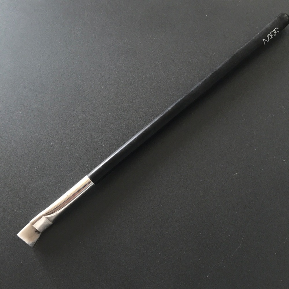 NARS 2 liner brush